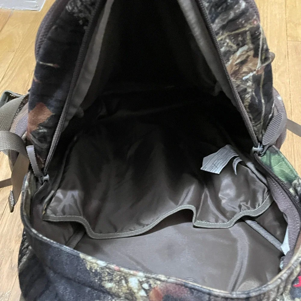 Badlands Hunting Daypack Realtree Camouflage Hydration Ready Tactical Backpack